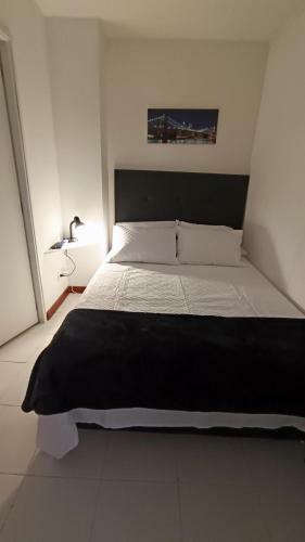 Apartamento C�modo Estudio 3 Frente Al Centro Comercial Cerca A Laureles