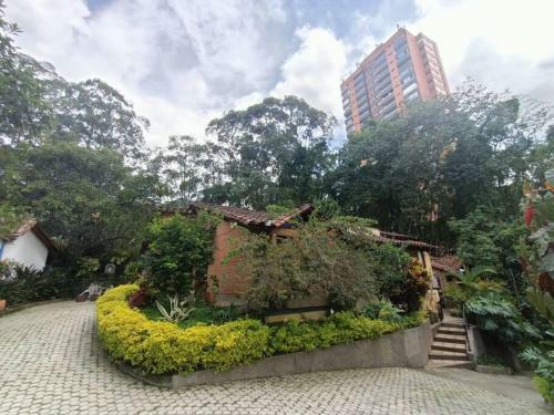 La Casa De La Abuela, Poblado