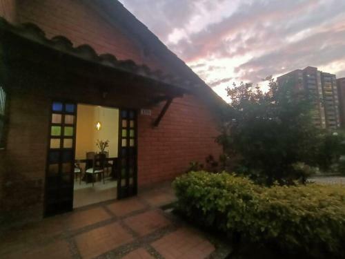La Casa De La Abuela, Poblado