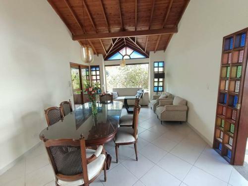 La Casa De La Abuela, Poblado