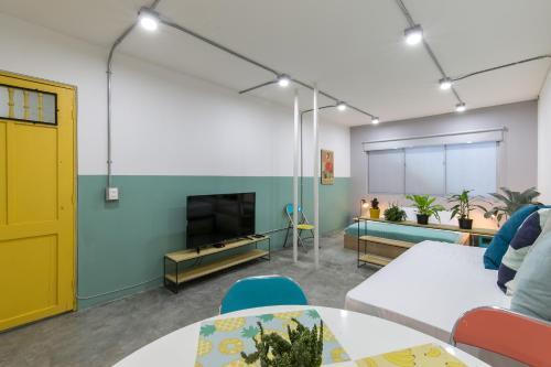 Apartamento Studios Amarillo-morado-ocre