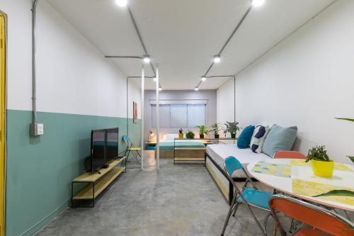 Apartamento Studios Amarillo-morado-ocre