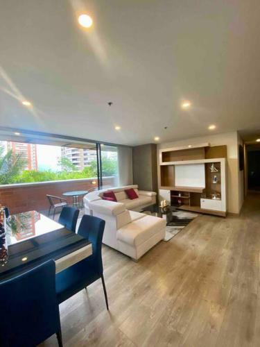 Apartment In The Poblado, Close To Lleras Park