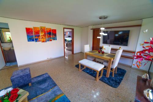 Apartamento Top Floor Apt W/balcony In El Poblado