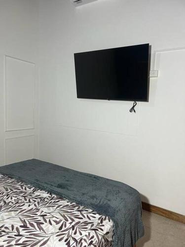 Excellent House (laureles) Jacuzzi And 6 Rooms