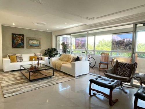3 Story Penthouse With 2 Parking Spaces In Laureles