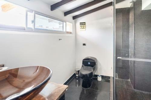 3 Story Penthouse With 2 Parking Spaces In Laureles