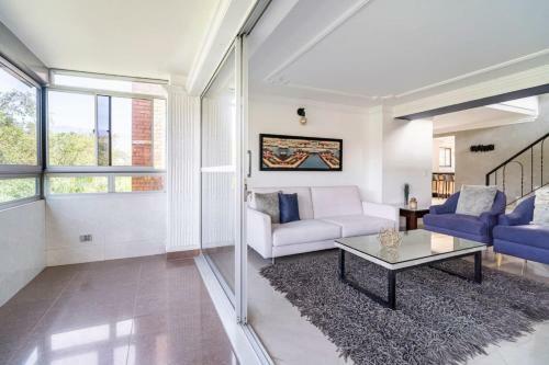 3 Story Penthouse With 2 Parking Spaces In Laureles