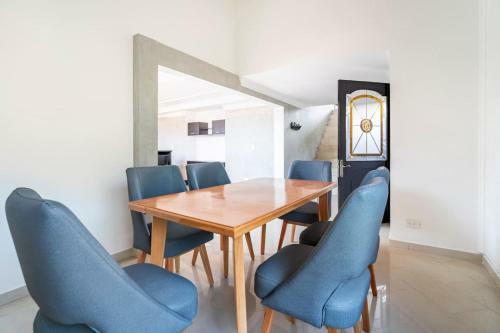 3 Story Penthouse With 2 Parking Spaces In Laureles