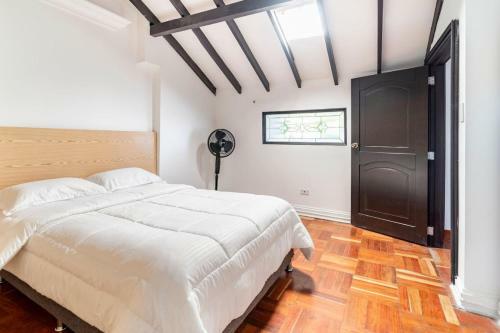 3 Story Penthouse With 2 Parking Spaces In Laureles