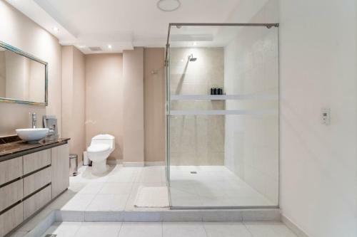 3 Story Penthouse With 2 Parking Spaces In Laureles