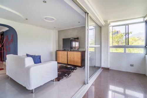 3 Story Penthouse With 2 Parking Spaces In Laureles