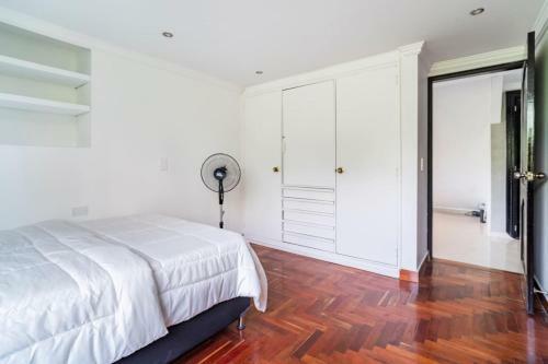 3 Story Penthouse With 2 Parking Spaces In Laureles