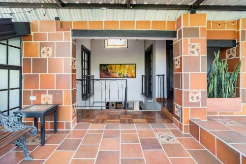 3 Story Penthouse With 2 Parking Spaces In Laureles