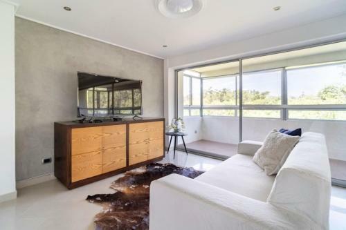 3 Story Penthouse With 2 Parking Spaces In Laureles