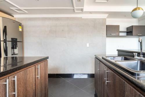 3 Story Penthouse With 2 Parking Spaces In Laureles