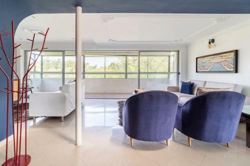 3 Story Penthouse With 2 Parking Spaces In Laureles