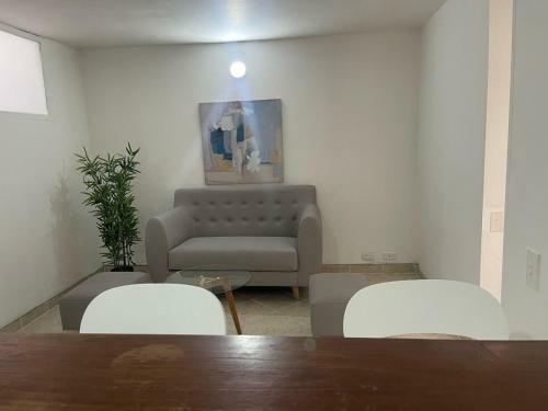 Aparta Estudio Comodo Y Amplio En Laureles