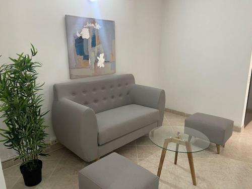 Aparta Estudio Comodo Y Amplio En Laureles