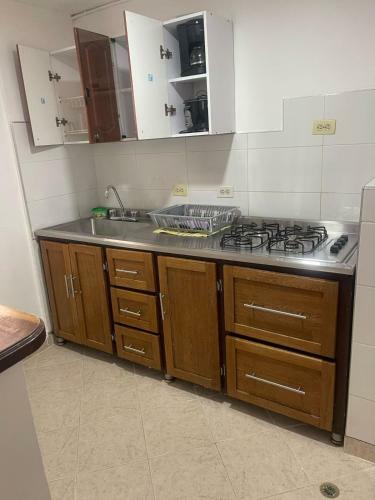 Aparta Estudio Comodo Y Amplio En Laureles