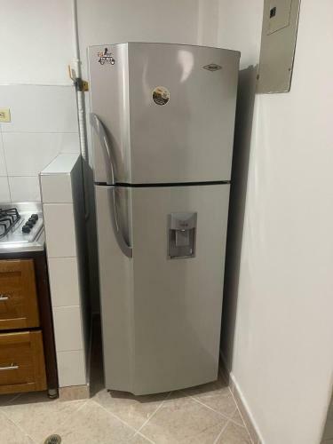 Aparta Estudio Comodo Y Amplio En Laureles