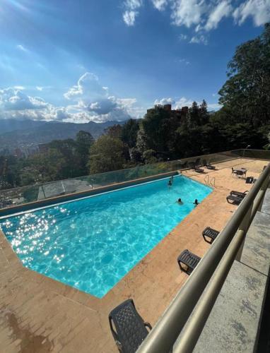 Apartamento Penthouse En El Poblado Con Vista A La Ciudad.