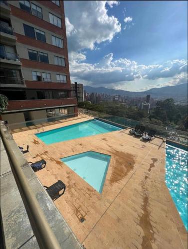 Apartamento Penthouse En El Poblado Con Vista A La Ciudad.