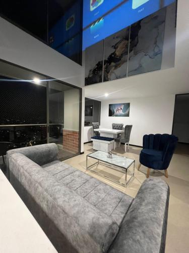 Apartamento Penthouse En El Poblado Con Vista A La Ciudad.