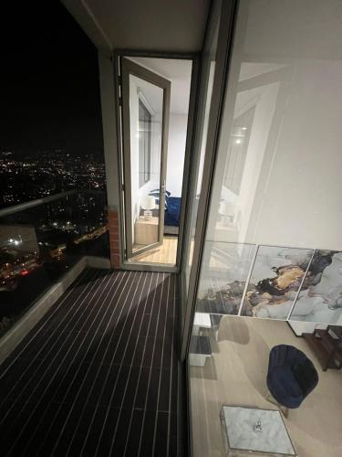 Apartamento Penthouse En El Poblado Con Vista A La Ciudad.