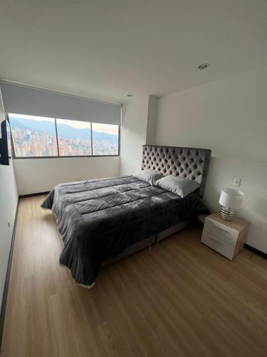 Apartamento Penthouse En El Poblado Con Vista A La Ciudad.