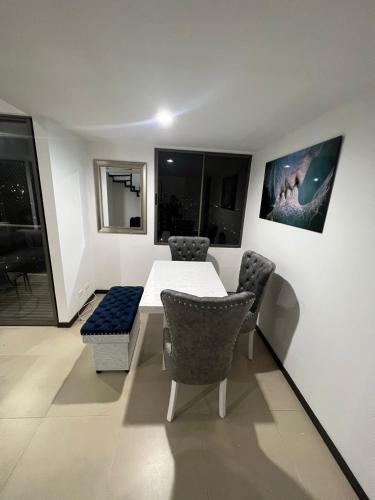 Apartamento Penthouse En El Poblado Con Vista A La Ciudad.