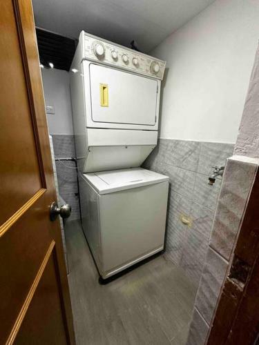 Apartamento Penthouse W/ Jacuzzi In Lleras Park