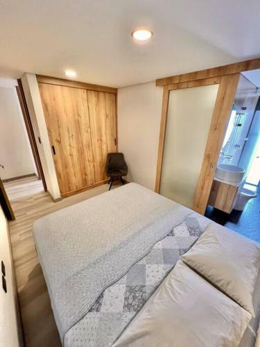 Apartamento Luxurious & Rustic Medell�n Apt - Up To 10 People
