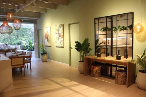 Villa Paradise 5g: Luxury On The River