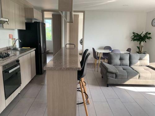 Apartamento Nuevo. Vista A Monta�as