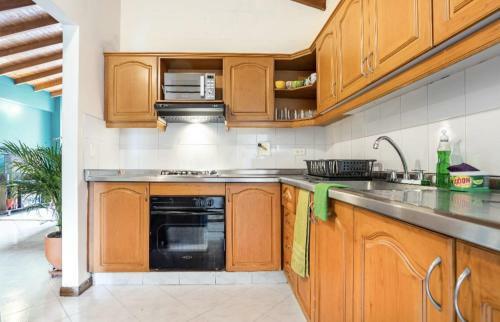 Bed & Breakfast Private Room At Medell�n's Coolest Location