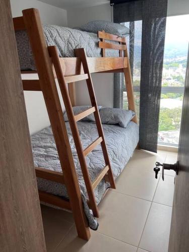 Modern Pent House Apartment, Close To Everything