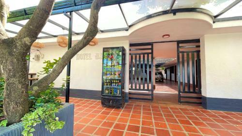 Hotel Bj Curumani