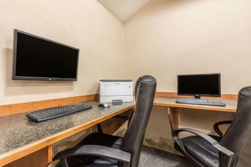 Hotel Ramada Inn & Suites