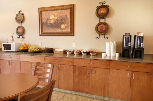 Hotel Ramada Inn & Suites