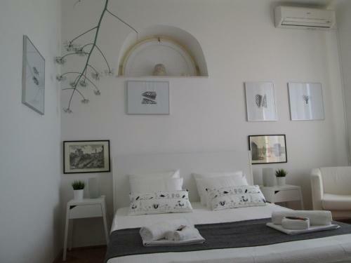Hostal St. Lazarus Room