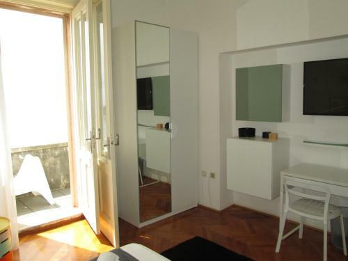 Hostal St. Lazarus Room