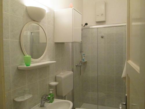 Hostal St. Lazarus Room