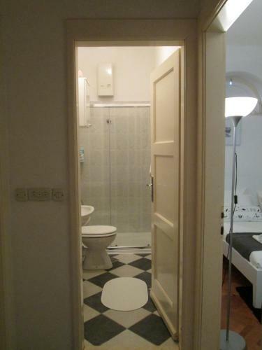 Hostal St. Lazarus Room