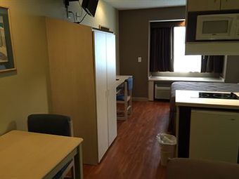 Hotel Econo Studios