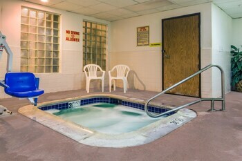 Hotel Super 8 Garland North Dallas