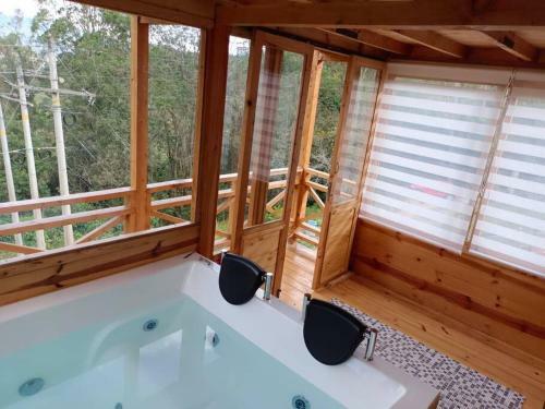 Villa Ecocaba�a Con Jacuzzi Ecocaba�as Byb