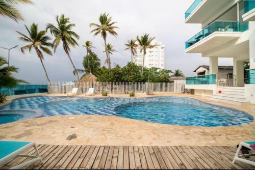Apartamento En Cove�as Con Excelentes Comodidades.