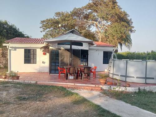 Caba�a Campestre De Con Piscina, Cocina, Y Wifi.