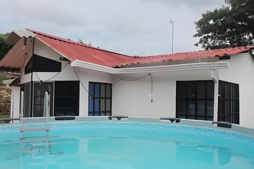 Caba�a Campestre De Con Piscina, Cocina, Y Wifi.